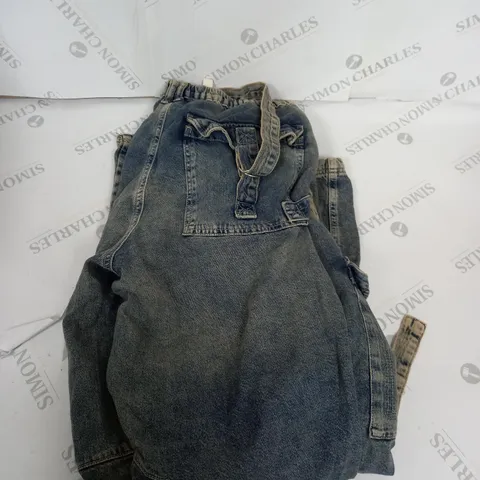 BDG BAGGY CARGO JEANS SIZE M