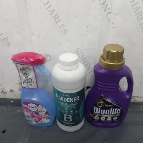 TOTE OF APPROX 10 CLEANING PRODUCTS TO INCLUDE DENIM DETERGENT , HARDENER , GLASS CLEANER , ETC