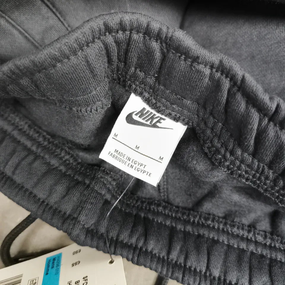 NIKE STANDARD FIT TAPER LEG REGULAR LENGTH JOGGERS IN BLACK - MEDIUM