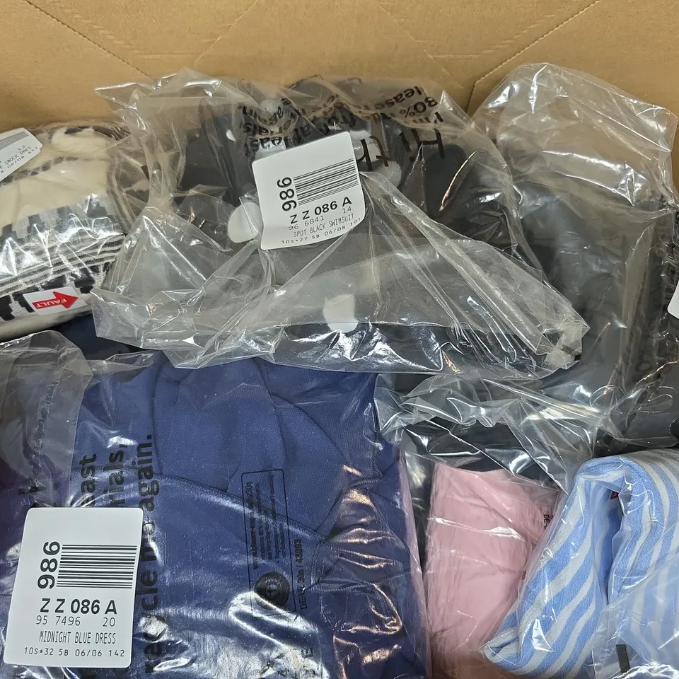 APPROXIMATELY 22 ASSORTED CLOTHING ITEMS IN VARIOUS SIZES, STYLES & SIZES TO INCLUDE RED SWIMSUIT, SPOT BLACK SWIMSUIT, MIDNIGHT BLUE DRESS, ETC - COLLECTION ONLY