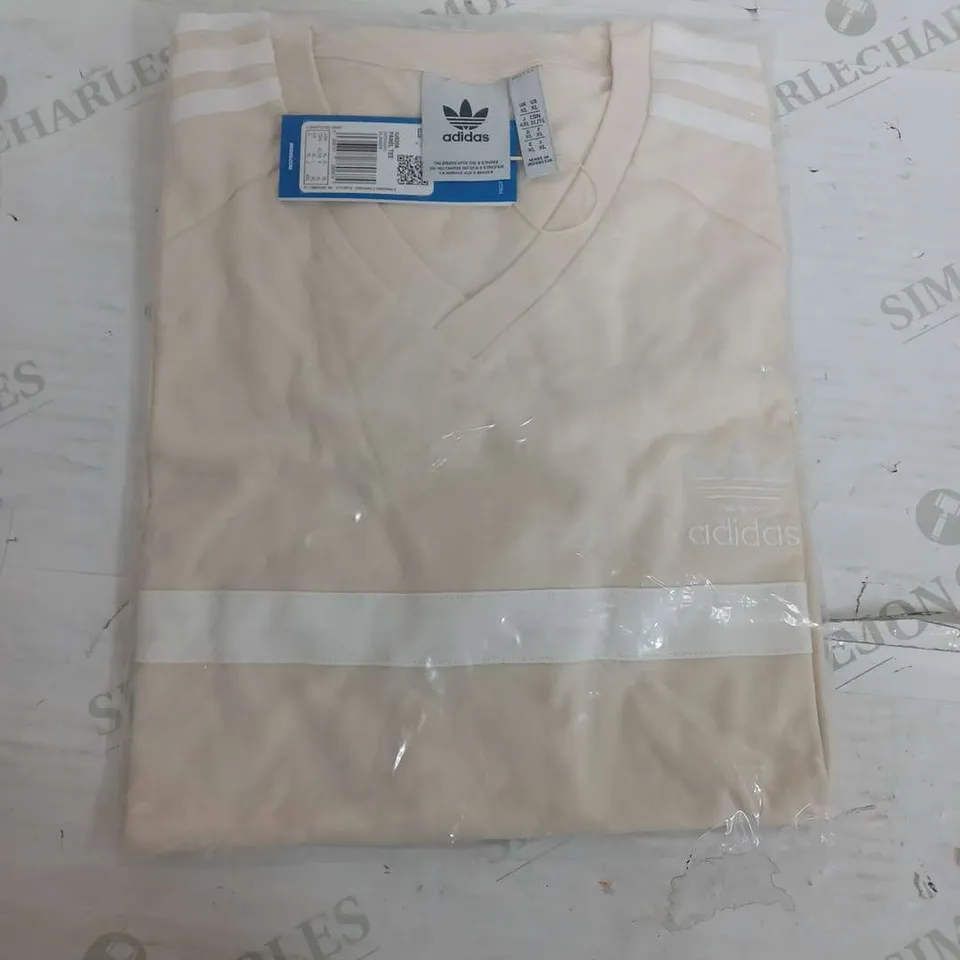 SEALED ADIDAS PANEL T-SHIRT IN LIGHT CREAM - XL