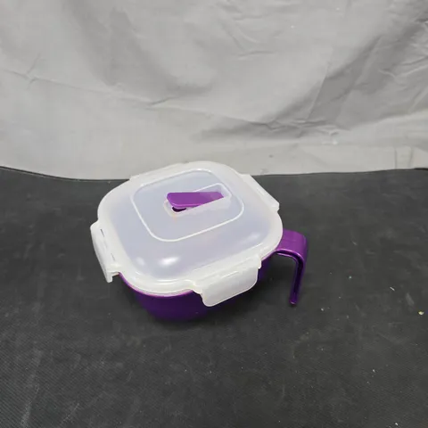 BOX OF APPROXIMATELY 8 ASSORTED ITEMS TO INCLUDE: PLASTIC CONTAINER