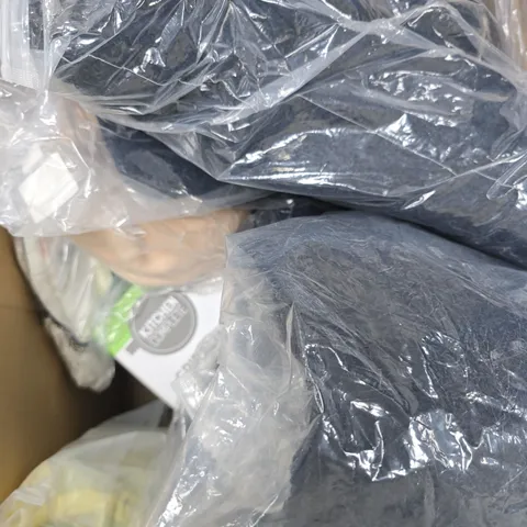 APPROXIMATELY 10 ASSORTED HOUSEHOLD ITEMS TO INCLUDE CLOTHING, SPIRALIZER ETC