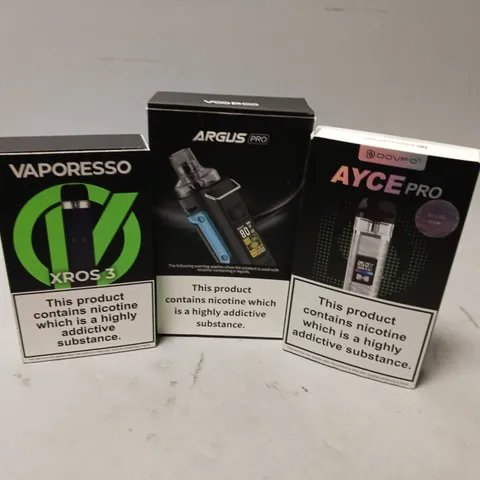 APPROXIMATELY 20 VAPES & E-CIGARETTES TO INCLUDE - COVPRO AYCE PRO, ARGUS PRO, VAPORESSO XROS 3, ETC