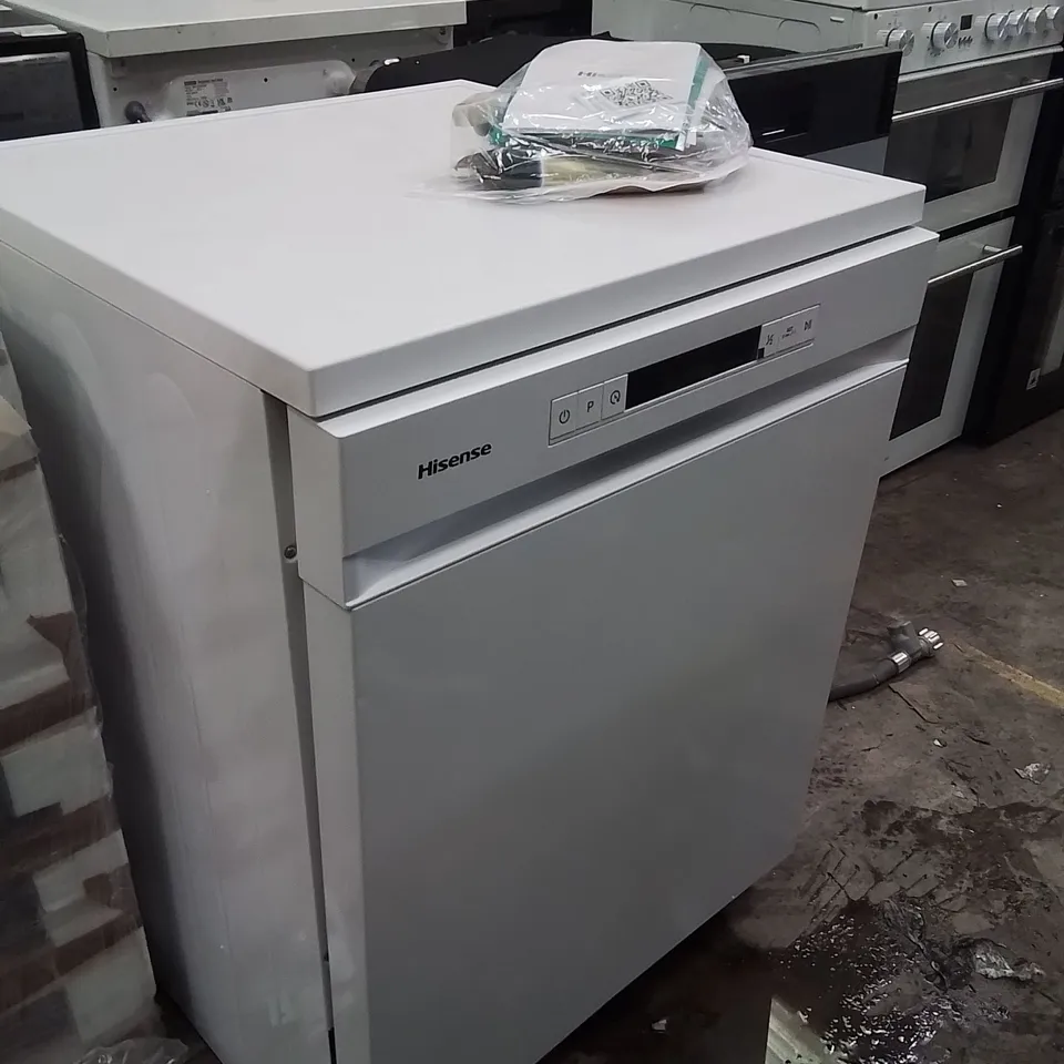 HISENSE HS622E90WUK FULL-SIZE DISHWASHER - WHITE