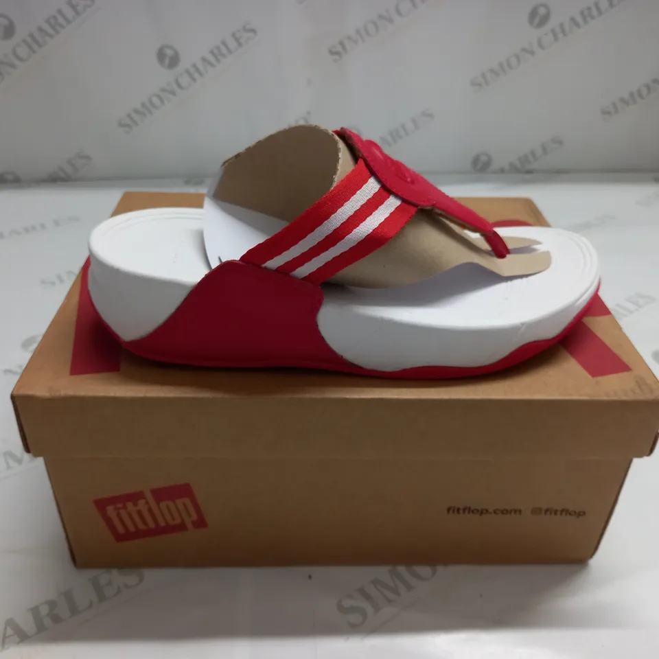 BOXED WALKSTAR TOE-POST SANDALS SIZE 4