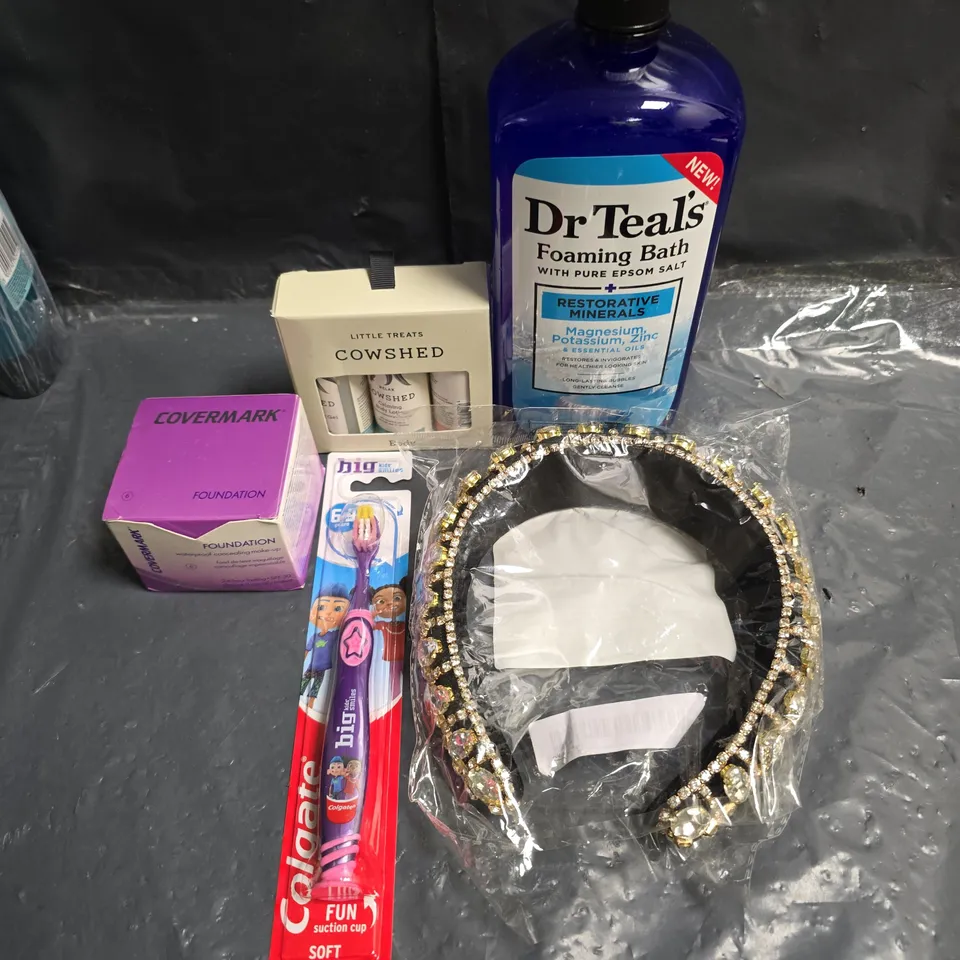 APPROXIMATEY 20 ASSORTED HEALTH AND BEAUTY PRODUCTS TO INCLUDE - DR TEAL'S FOAMING BATH - COWSHED BODY CARE MINIS AND COLGATE CHILDREN'S TOOTHBRUSH