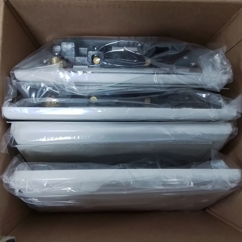 PALLET OF APPROXIMATELY 2800 OF EMCO TWIN UNSWITCHED SOCKETS - EC 263113