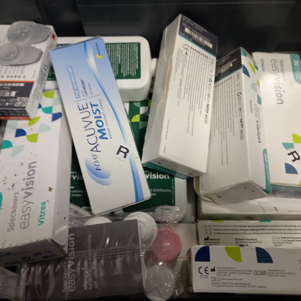 BOX OF APPROX 20 ASSORTED VISION CARE ITEMS TO INCLUDE - SPECSAVERS EASY VISION CONTACT LENSES - CLARITY CONTACT LENSES - SPECSAVERS ALL PURPOSE ETC