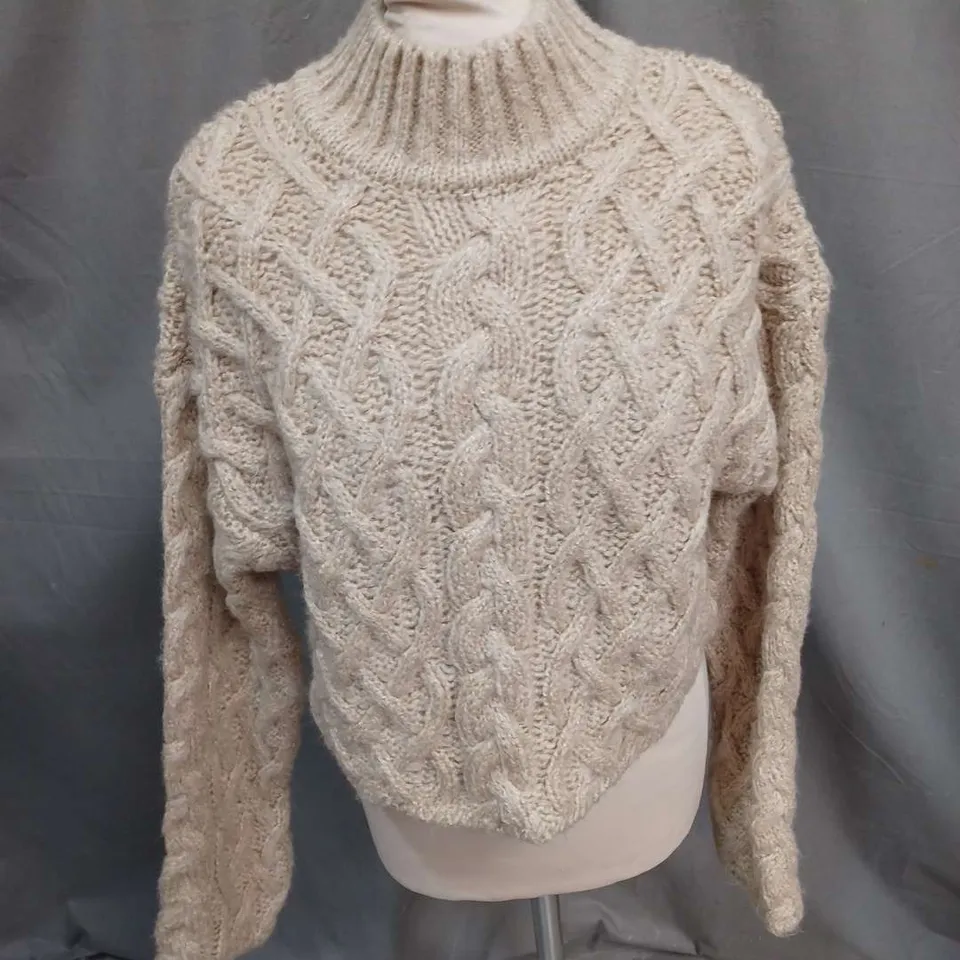 BERSHKA CROPPED CABLE KNIT SWEATER IN BEIGE SIZE S