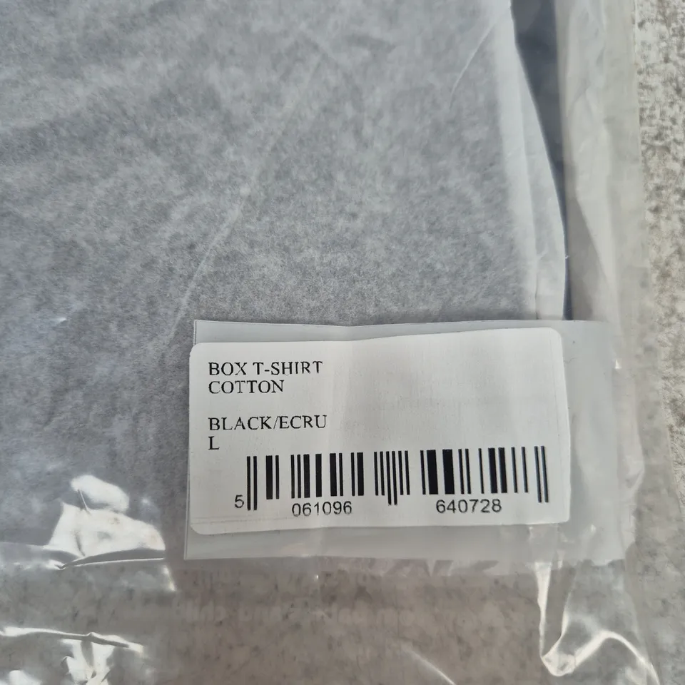 BAGGED ABOUT:BLANK BOX T-SHIRT - SIZE L