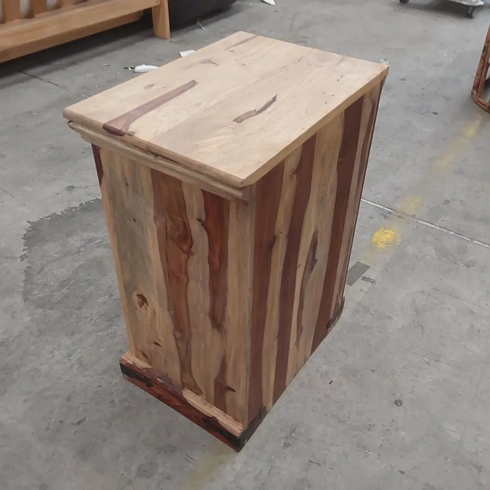DESIGNER WOODEN 1 DRAWER, 1 DOOR BEDSIDE TABLE