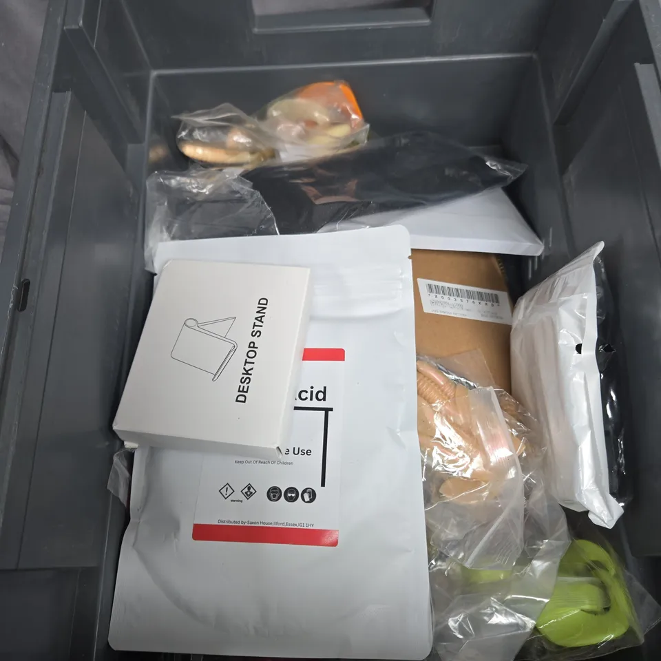 APPROXIMATELY 15 ASSORTED HOUSEHOLD ITEMS TO INCLUDE BORIC ACID SACHET, MUG COASTERS AND MARIGOLD MICROFIBER CLOTH