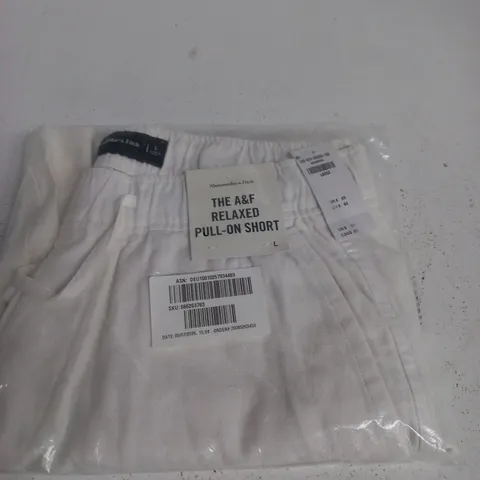 ABERCROMBIE & FITCH RELAXED PULL-ON SHORT – UK L, WHITE