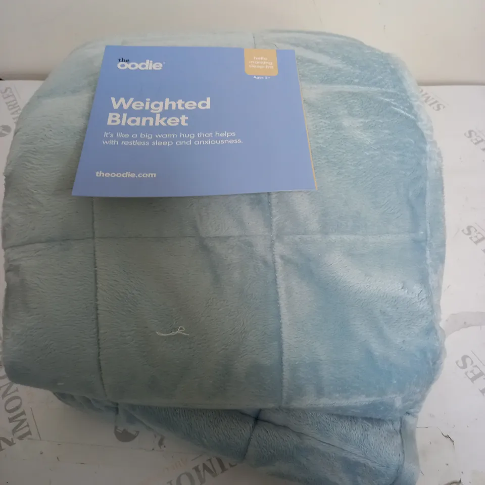 BOXED THE OODIE WEIGHTED BLANKET IN BLUE - 6.8kg