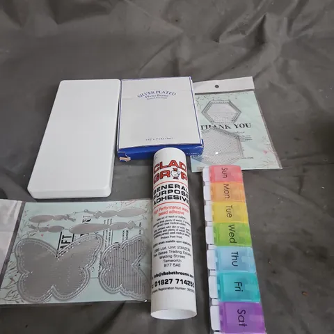 APPROXIMATELY 10 ASSORTED HOUSEHOLD ITEMS TO INCLUDE - COLOURING FOR PONDS , ADHESIVE , PILL ORGANIZER , ETC 