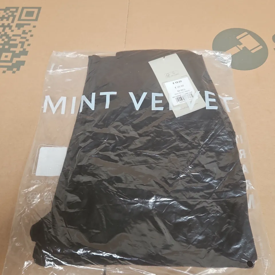 MINT VELVET BLACK STRAIGHT LEGGING – M-REG 