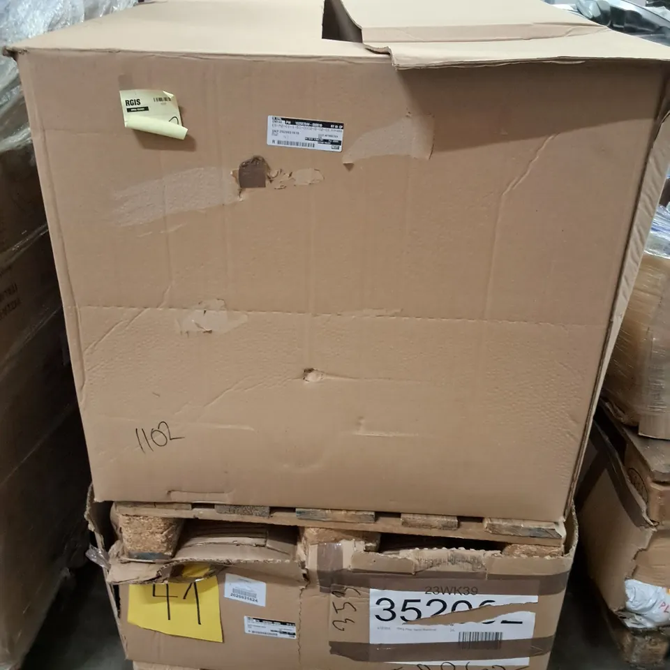 PALLET CONTAINING A LARGE QUANTITY OF 15KG BAGS OF ECO PLAY SAND