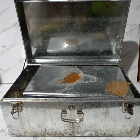 BOXED BUNDLEBERRY BY AMANDA HOLDEN SET OF GALVANISED OUTDOOR TRUNKS