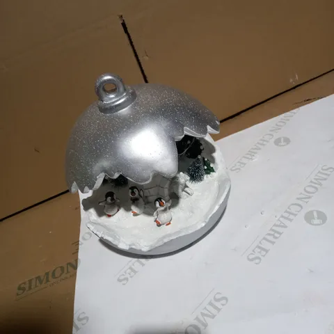 CHRISTMAS DETAILED BAUBLE DECORATION