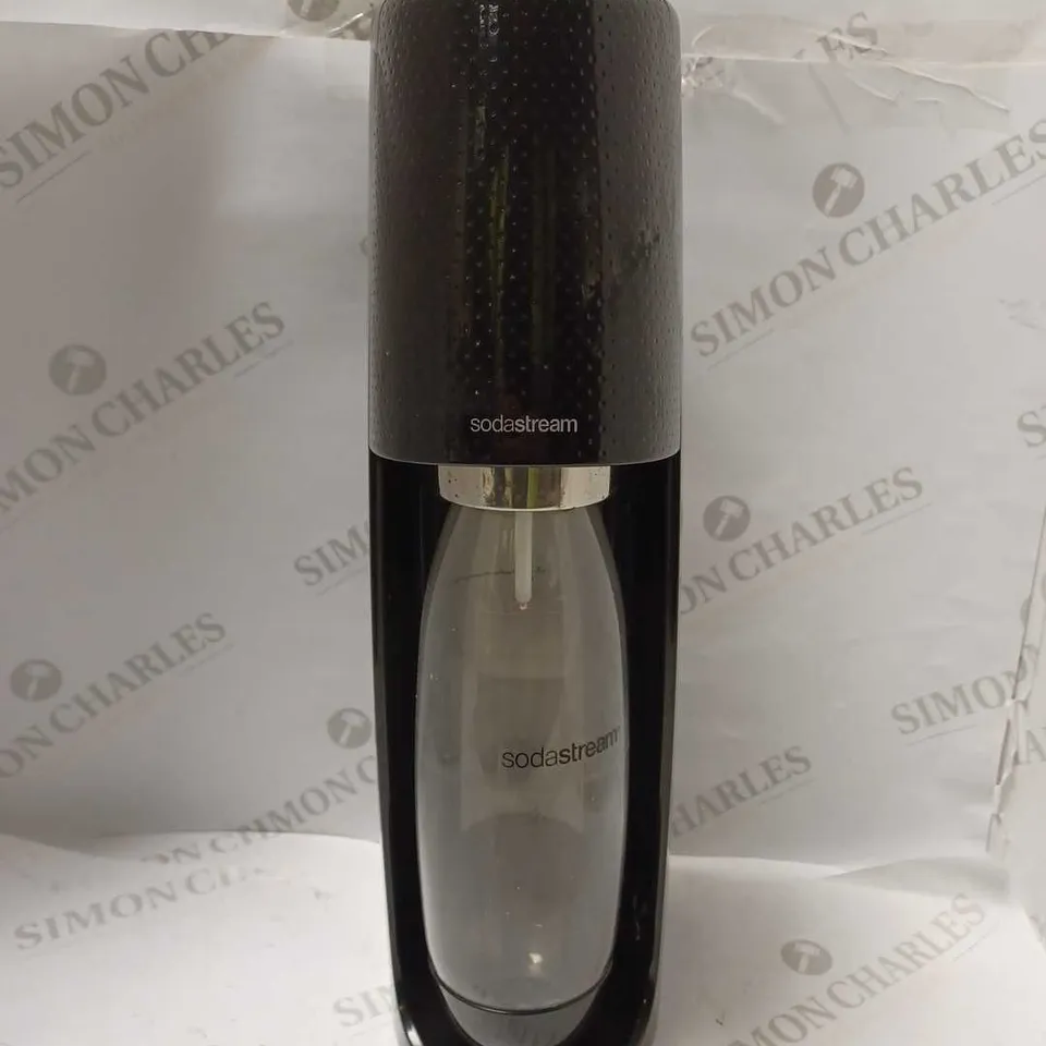 SODA STREAM IN BLACK WITH BOTTLE 