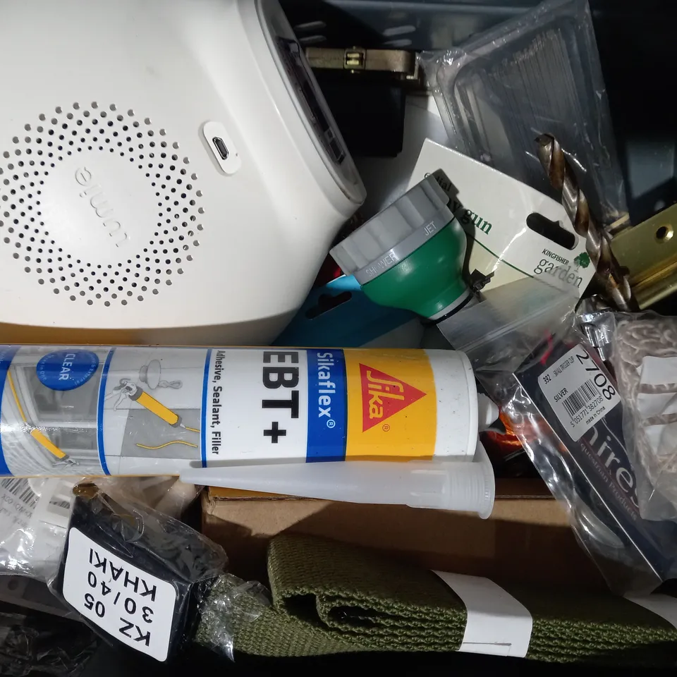 APPROXIMATELY 10 ASSORTED HOUSEHOLD ITEMS TO INCLUDE BAMBOO SKEWERS, SUPERER AC ADAPTER, BIRTHDAY DECORATIONS, ETC