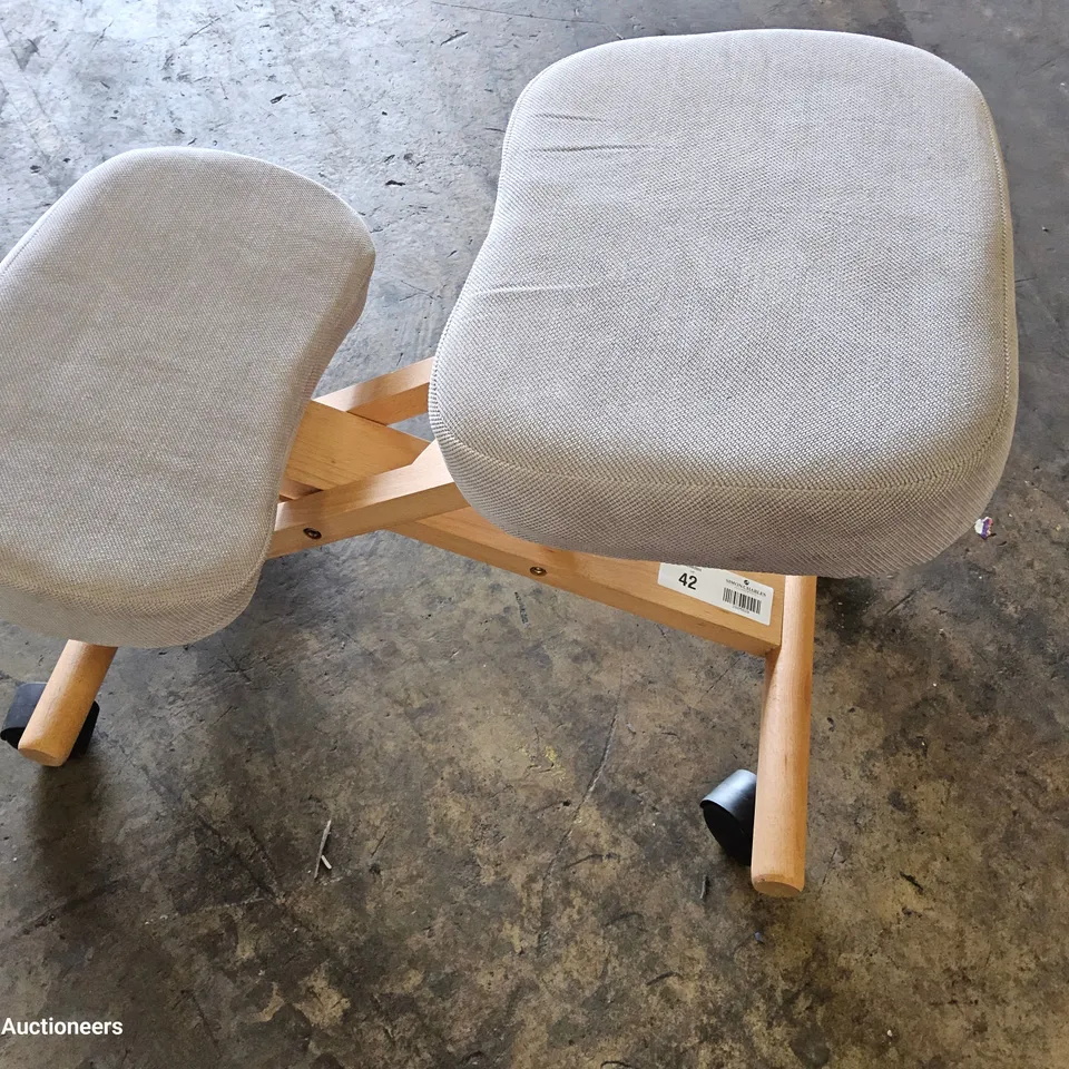 UPHOLSTERED ADJUSTABLE WOODEN STOOL