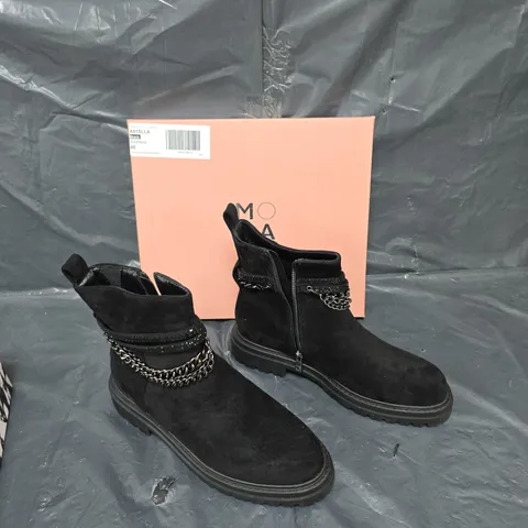BOXED PAIR OF MODA IN PELLE ASTELLA BLACK ALCANTARA CHUNKY CLEATED ANKLE BOOT SIZE 40