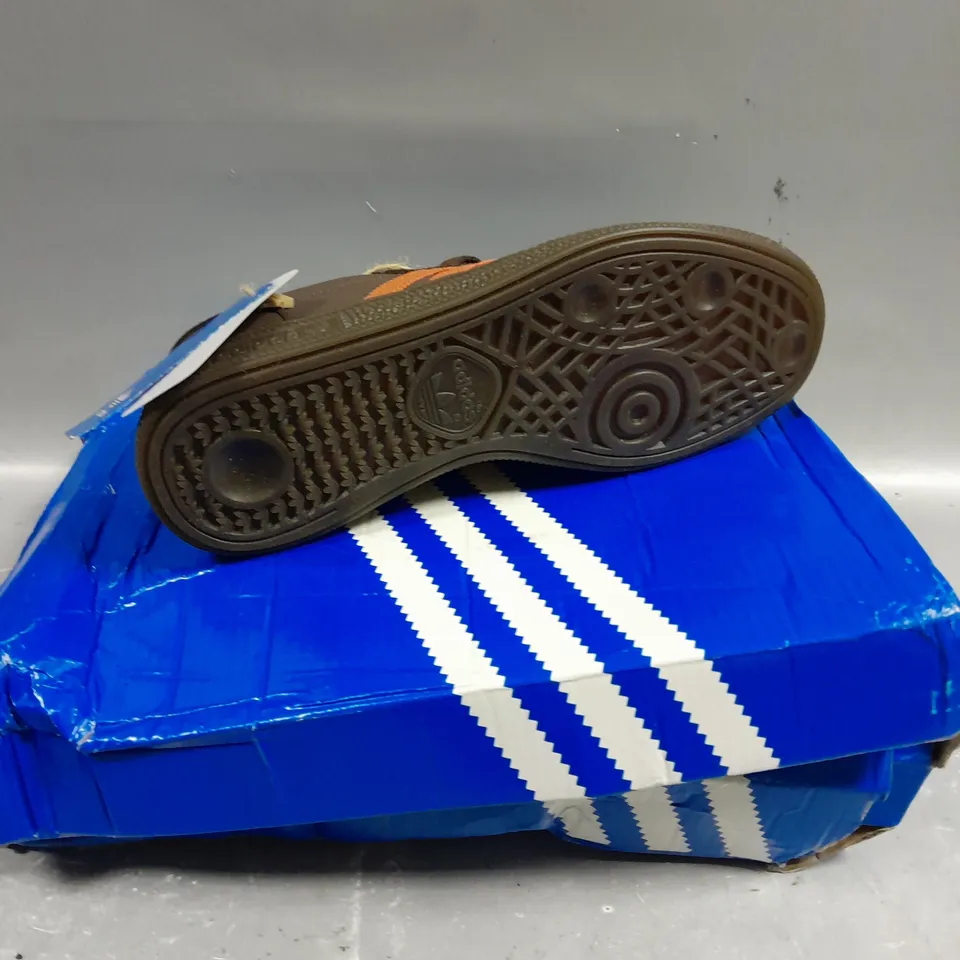 BOXED PAIR OF ADIDAS ORIGINALS LACE UP TRAINERS - 3.5
