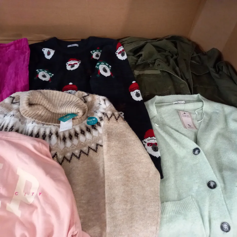 LARGE QUANTITY OF ASSORTED CLOTHING ITEMS TO INCLUDE NASTY GAL, TU AND PAPAYA
