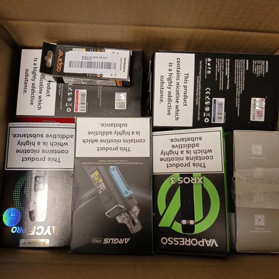 APPROXIMATELY 20 VAPES & E-CIGARETTES TO INCLUDE - COVPRO AYCE PRO, ARGUS PRO, VAPORESSO XROS 3, ETC