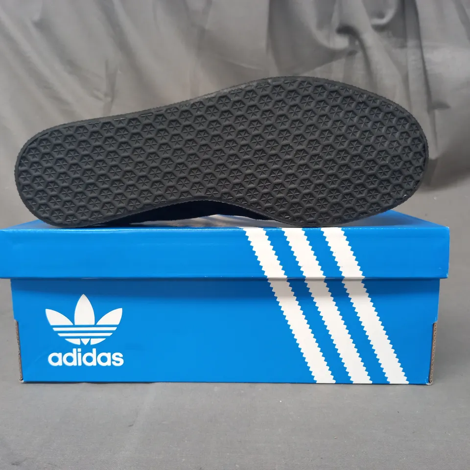 BOXED PAIR OF ADIDAS GAZELLE SHOES IN BLACK UK SIZE 6.5