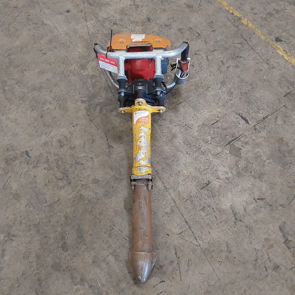 ROBEL 62.05 2 STROKE VERTICAL TAMPER - RAILWAY MAINTENANCE TOOL