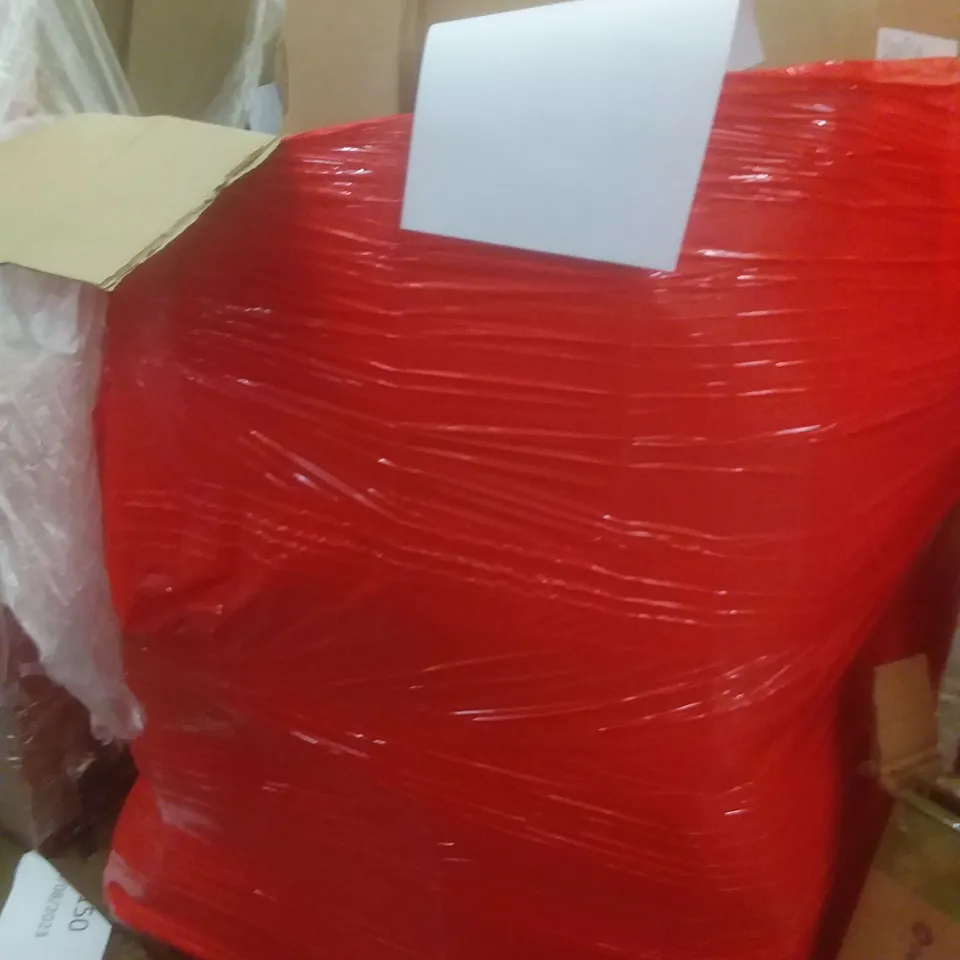 PALLET OF ASSORTED ITEMS INCLUDING PVC PRIVACY FENCE, CLEAR GLASS SPRAY BOTTLES, NON STICK FRYING PAN