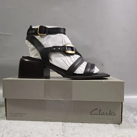 BOXED PAIR OF CLARKS OPEN TOE BLOCK HEEL STRAPPY SANDALS IN BLACK SIZE UK 6