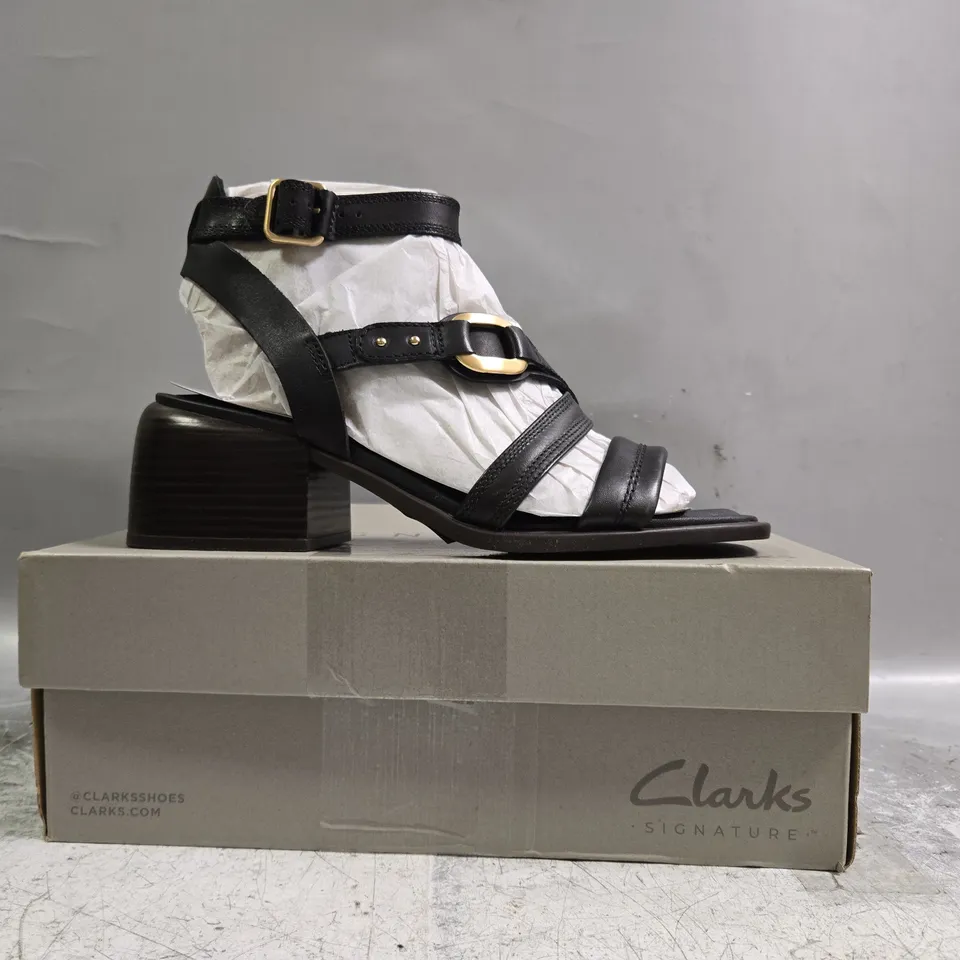 BOXED PAIR OF CLARKS OPEN TOE BLOCK HEEL STRAPPY SANDALS IN BLACK SIZE UK 6