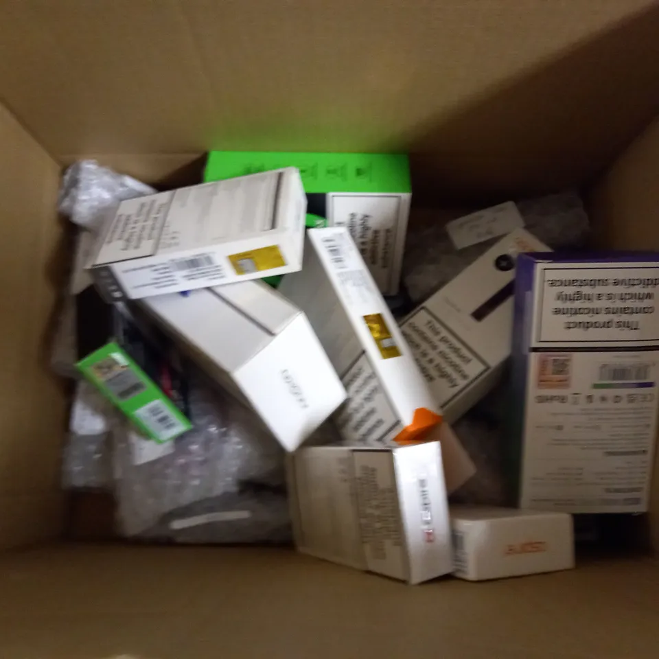 APPROXIMATELY 20 VAPES & E-CIGARETTES TO INCLUDE VAPORESSO LUXE X PRO, INNOKIN ENDURA T20 S, GEEKVAPE MAX 100, ETC