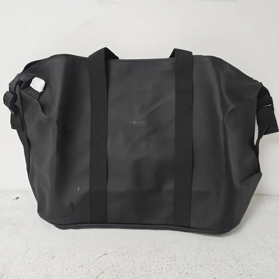  RAINS HILO WEEKEND BAG SMALL IN BLACK