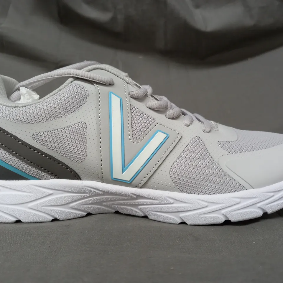BOXED PAIR OF VIONIC BRISK MILES SHOES IN GREY UK SIZE 6