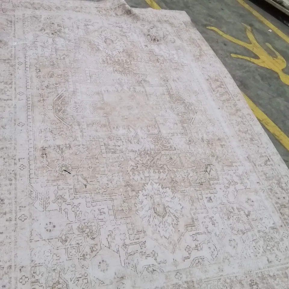 QUALITY DESIGNER AREA RUG APPROXIMATELY 290X190CM