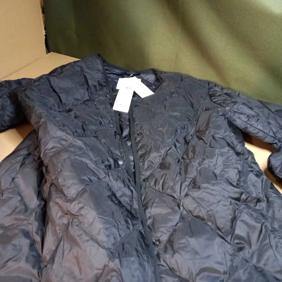 UNIQLO BLACK ULTRA LIGHT DOWN JACKET - MEDIUM