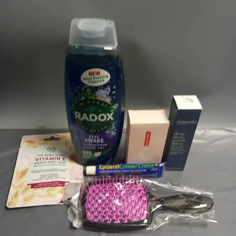 BOX OF APPROXIMATELY 20 COSMETIC ITEMS TO INCLUDE - RADOX FEEL AWAKE SHOWER GEL - THE BODY SHOP SHEET MASK - THIS WORKS PILLOW SPRAY - ETC