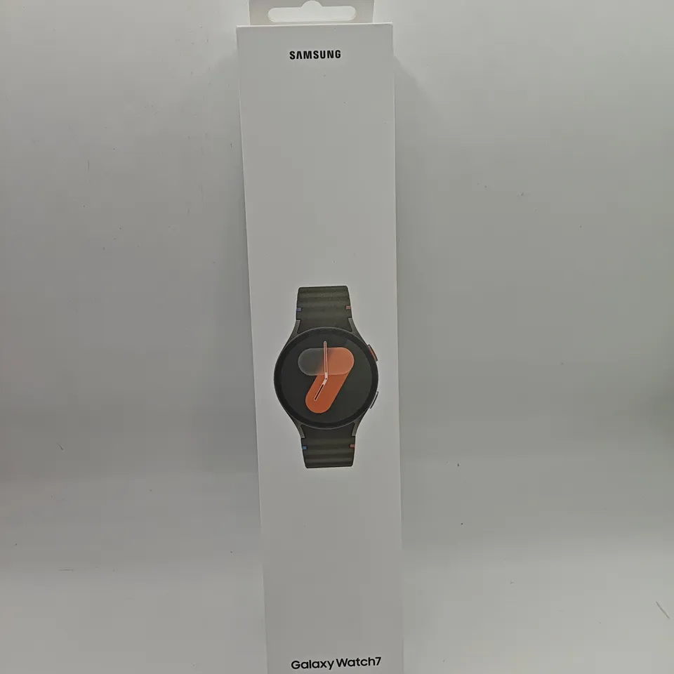 SEALED SAMSUNG GALAXY WATCH 7 IN GREEN - SM-L300