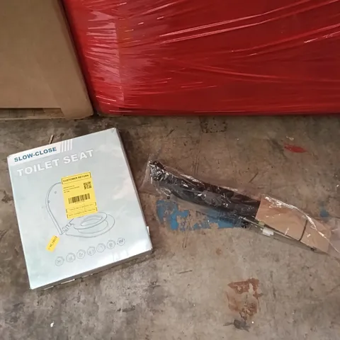 PALLET OF ASSORTED ITEMS TO INCLUDED - TOILET SEAT, BIKE MUDGUARD, CAT LITTER TRAY 