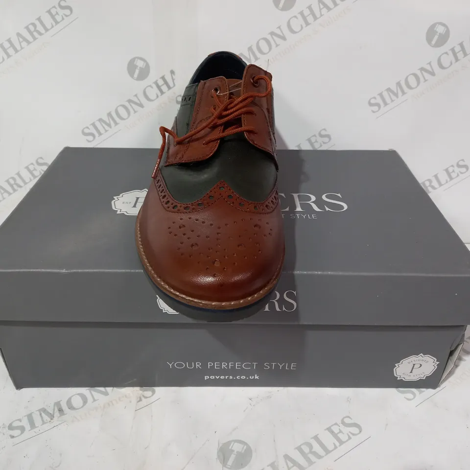 BOXED PAIR OF PAVERS LACE UP SHOES IN TAN/OLIVE UK SIZE 10