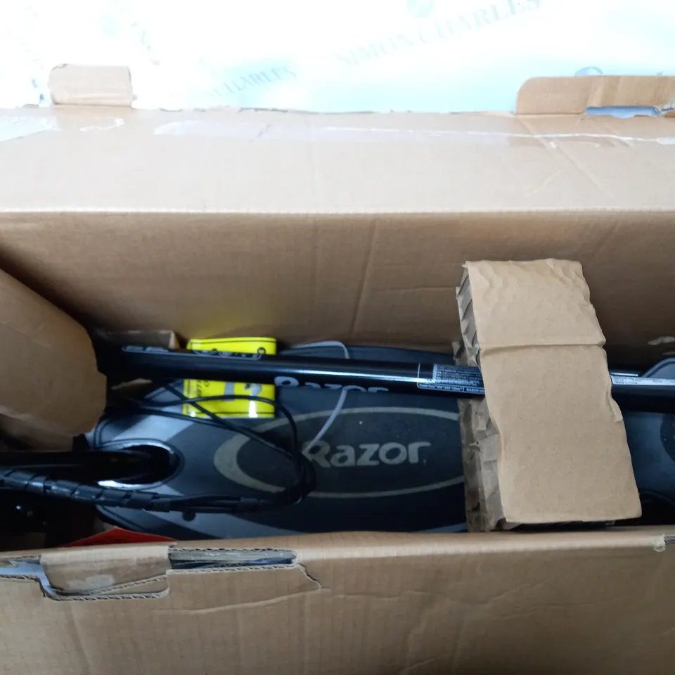 BOXED RAZOR POWERCORE E90 ELECTRIC SCOOTER IN BLACK - COLLECTION ONLY RRP £199.99