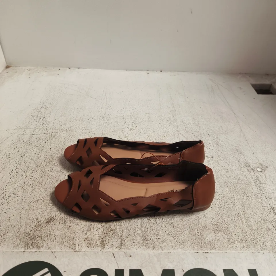 PAPAYA WOMEN’S BROWN LEATHER CUT-OUT SANDALS – UK 5 (EU 38)