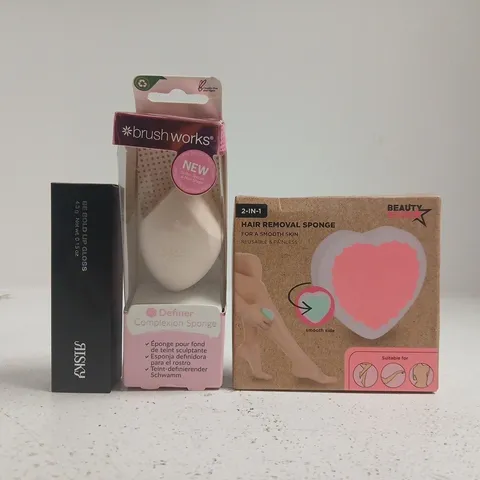 APPROXIMATELY 15 ASSORTED COSMETIC ITEMS INCLUDING VARIOUS MAKES AND BRANDS - COLLECTION ONLY