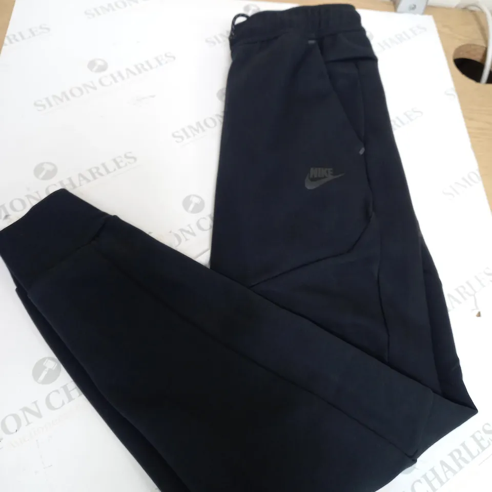 XS NIKE TECH FLEECE JOGGERS 