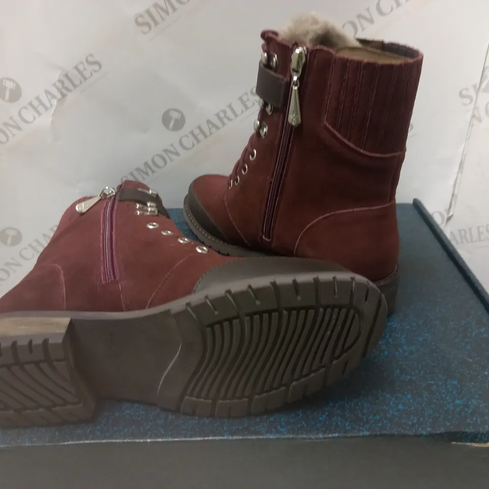 BOXED EMU AUSTRALIA MIX BOOTS - SIZE 5